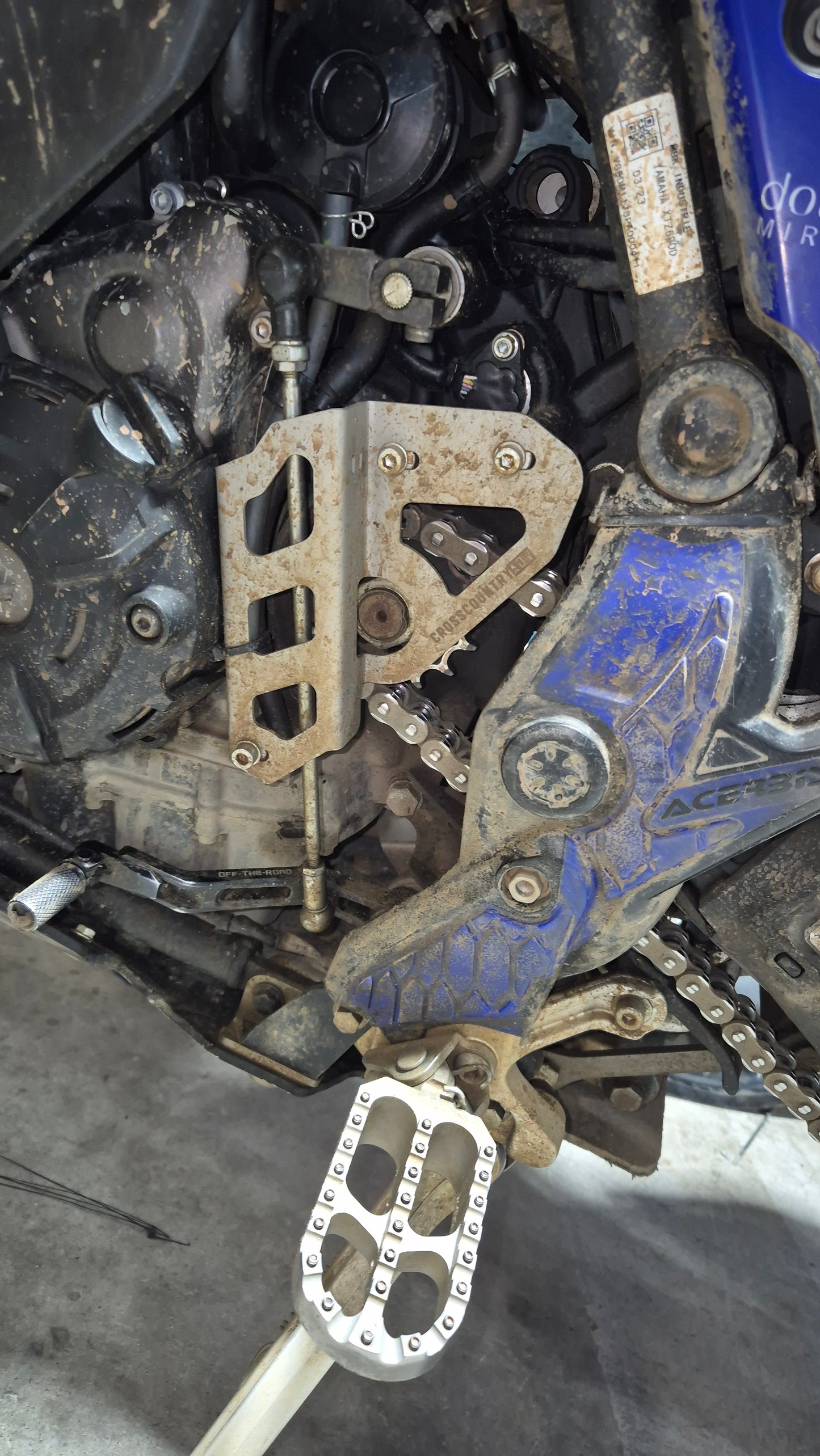 TENERE T700 COUNTERSHAFT SPROCKET AND SHIFT LEVER GUARD