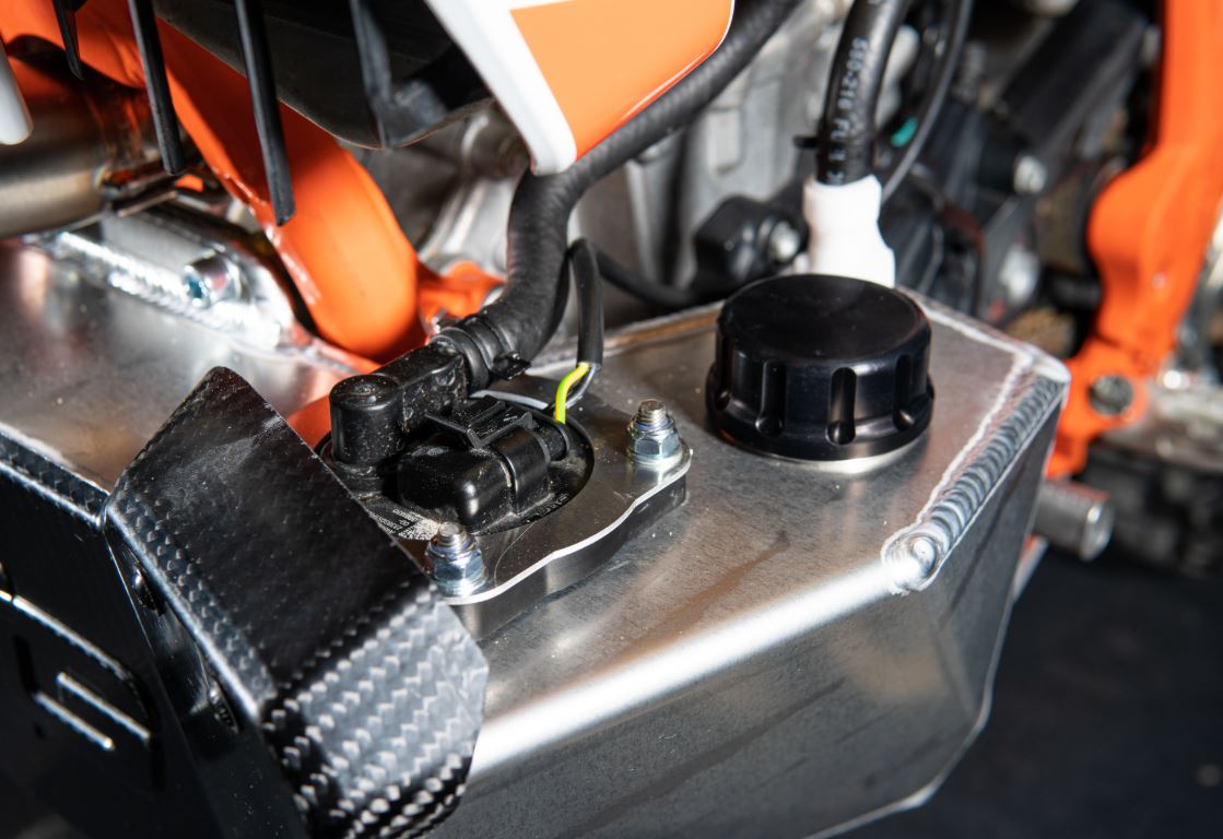 KTM EXC & Husqvarna FE MY24-25 Auxiliary 8ltr Fuel Tank Skid Plate