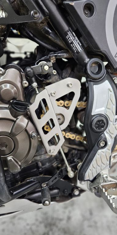 TENERE T700 COUNTERSHAFT SPROCKET AND SHIFT LEVER GUARD