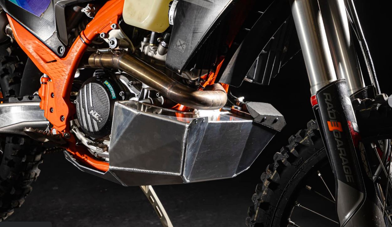 KTM EXC & Husqvarna FE MY24-25 Auxiliary 8ltr Fuel Tank Skid Plate