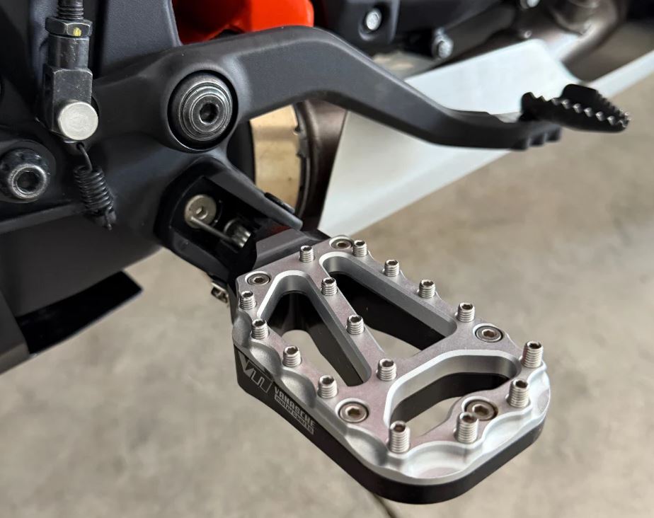 Vanasche KTM 390 Foot pegs