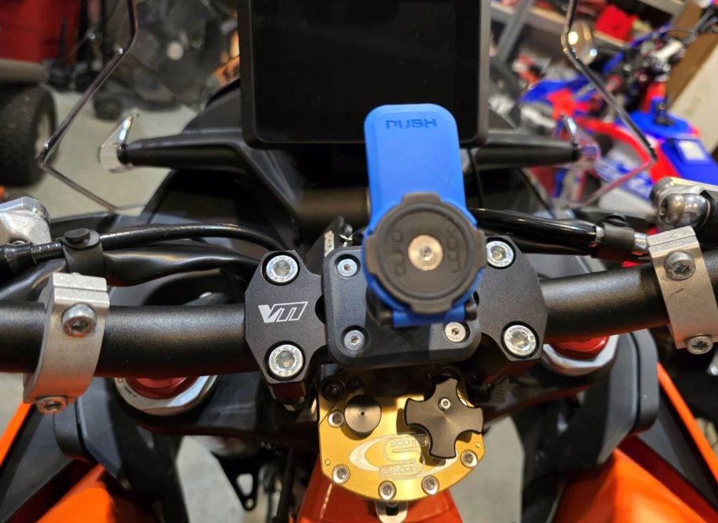 Handlebar Top Clamp with AMPs Pattern 38x90