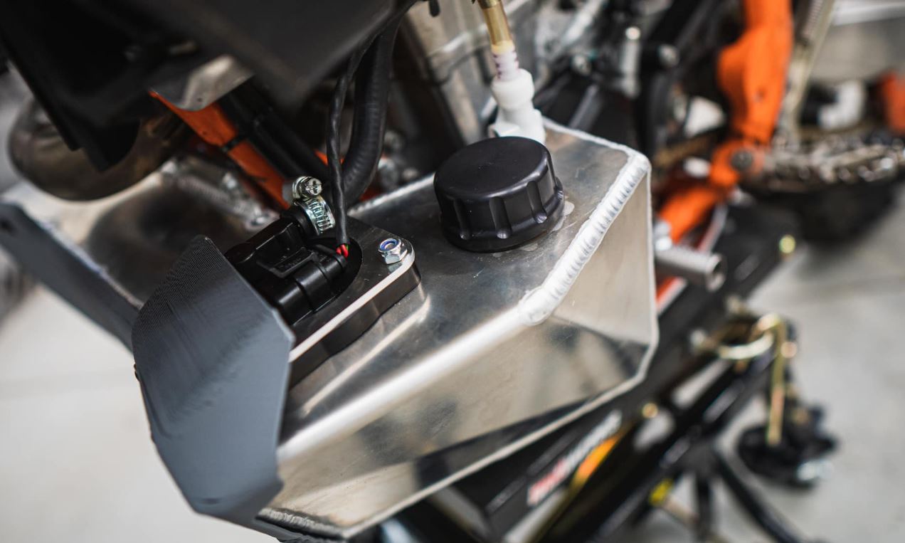 KTM EXC & Husqvarna FE MY24-25 Auxiliary 8ltr Fuel Tank Skid Plate