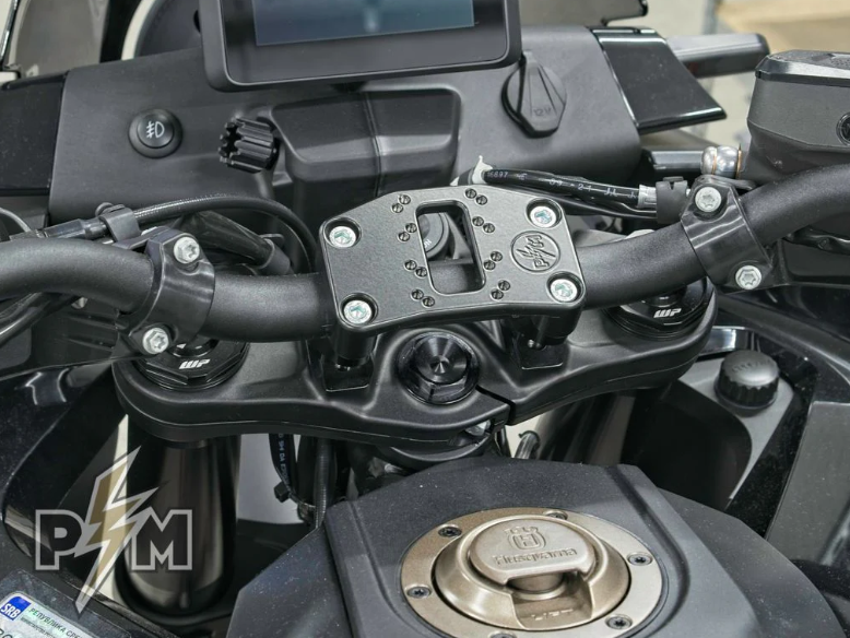 Perun Moto UPPER HANDLEBAR CLAMP 38/40X90 AMPS (suits most GPS mounts)