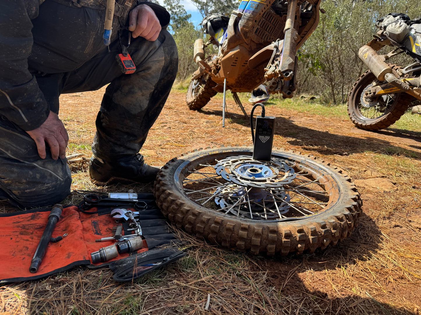 TRAIL TECH PORTABLE AIR COMPRESSOR